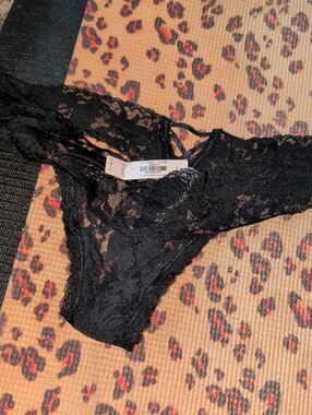 Victoria's Secret Lace Thong Women's Size Medium New With Tags